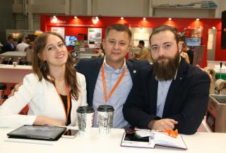 Ведущий специалист представительства Dansensor на стенде компании